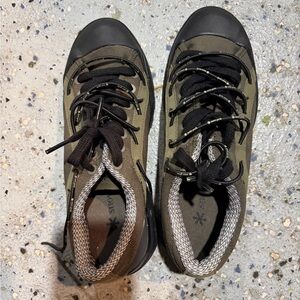 Snow Peak Olive Hiking Approach Sneakers Vibram Eur 37 NEW NEVER WORN